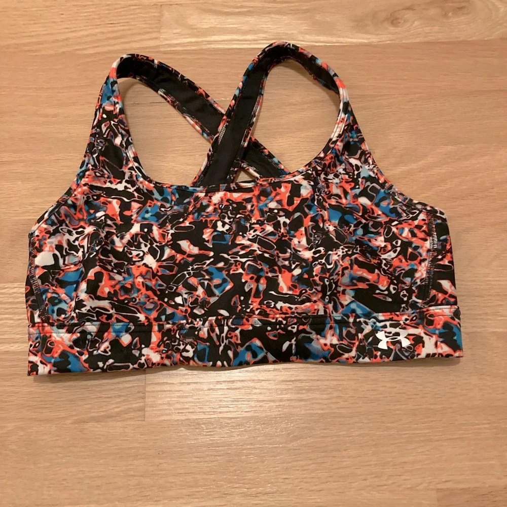 NWOT Under Armour Sports Bra, Size M - Picture 1 of 3